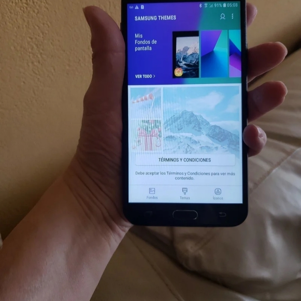 Samsung Smartphone with Black Finish PRICE IS FIRM